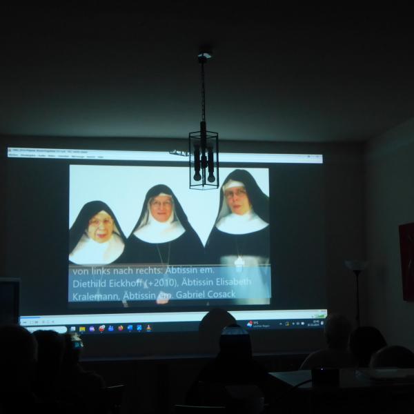 Fotoshow f&uuml;r unsere Angestellten: unsere drei &Auml;btissinnen 2003 