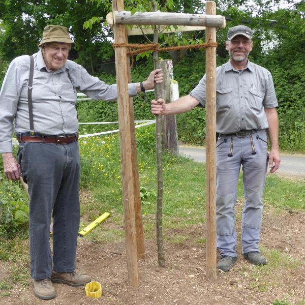 Siegfried Hoppe und Norbert Gurb nach vollbrachter Pflanzung 