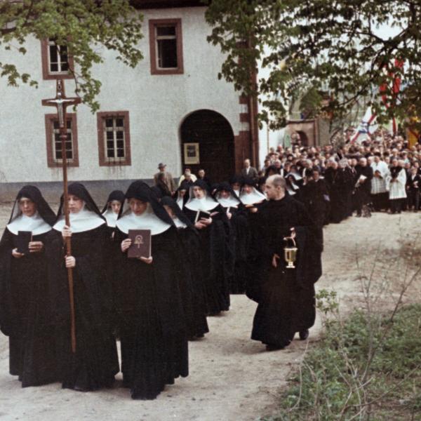 1962 Einzug der Gr&uuml;ndungsgruppe am 1. Mai 