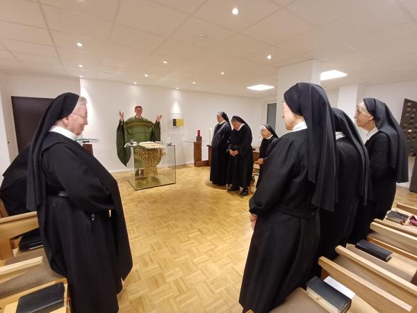 Eucharistiefeier mit P. Abraham in unserem neuen Oratorium 