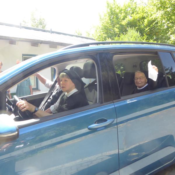 06.08.26 Abfahrt von Sr. Hiltrud und Sr. Ruth 