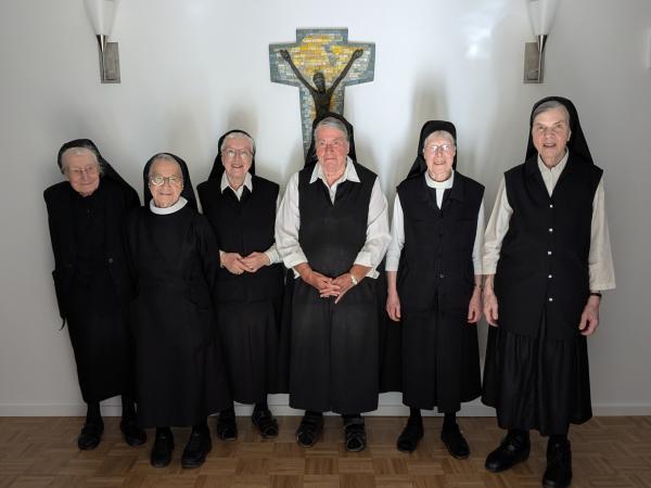 die ersten sechs Bewohnerinnen unseres neuen Klosters 